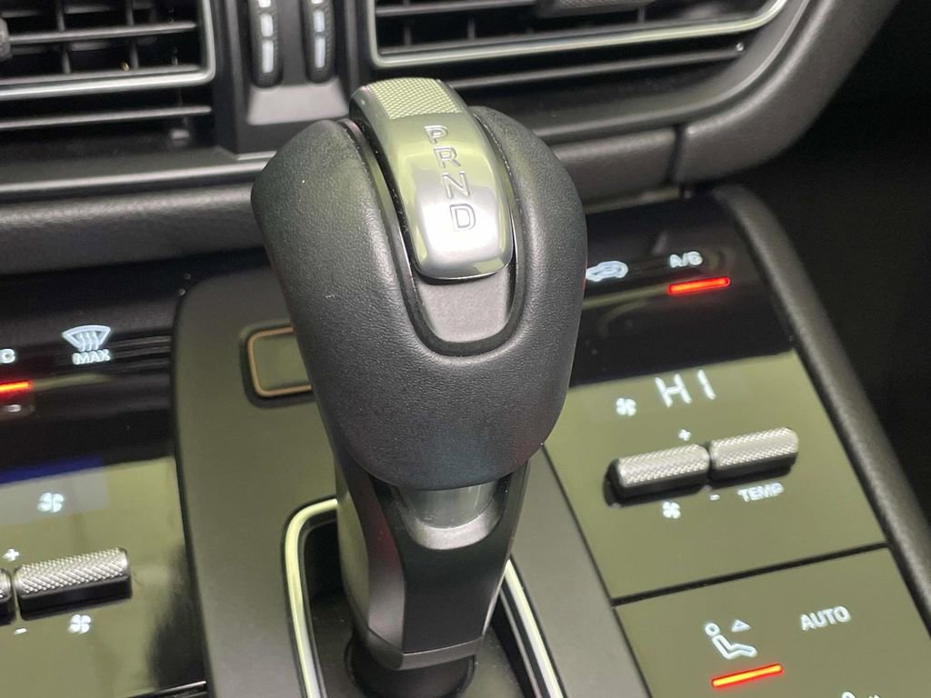 Certified 2022 Porsche Macan image 35