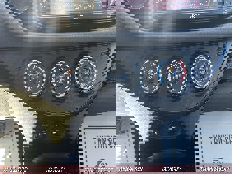 Used 2015 Toyota Yaris L image 26