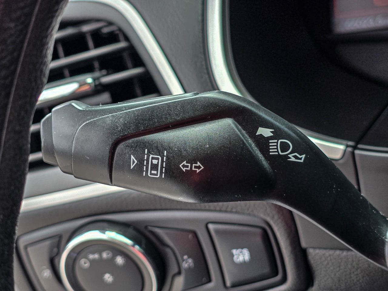 Used 2021 Ford Edge SE FWD image 23
