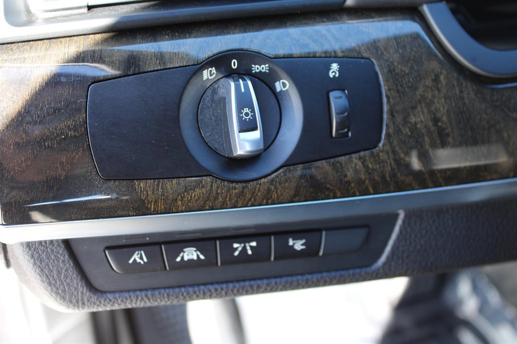 Used 2015 BMW 750i RWD image 27