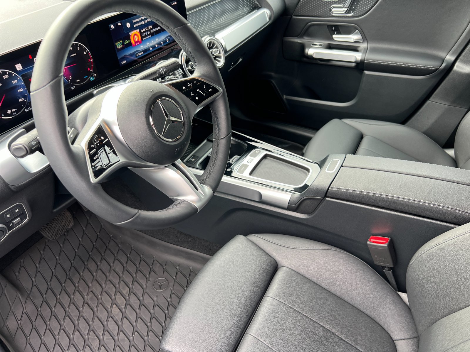 Used 2024 Mercedes-Benz GLB 250 4MATIC image 7