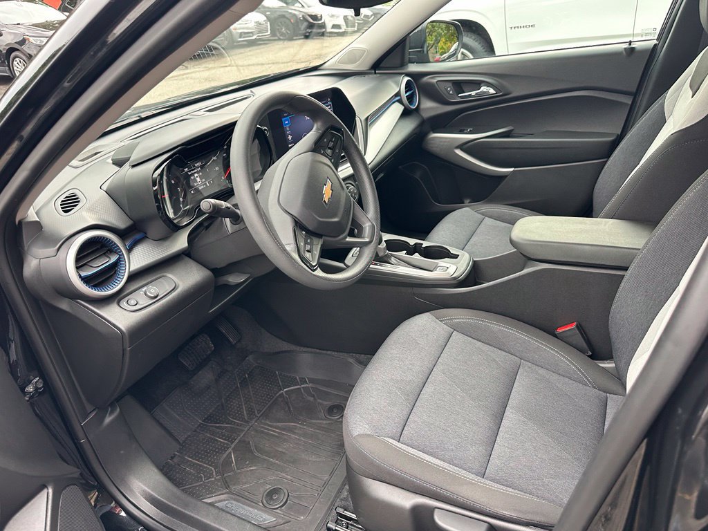 Used 2024 Chevrolet Trax LS w/ LS Convenience Package FWD image 10