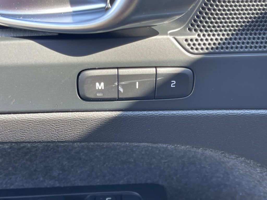 New 2026 Volvo XC40 B5 Core w/ Climate Package image 24