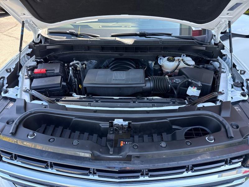Used 2024 Chevrolet Suburban LT image 11
