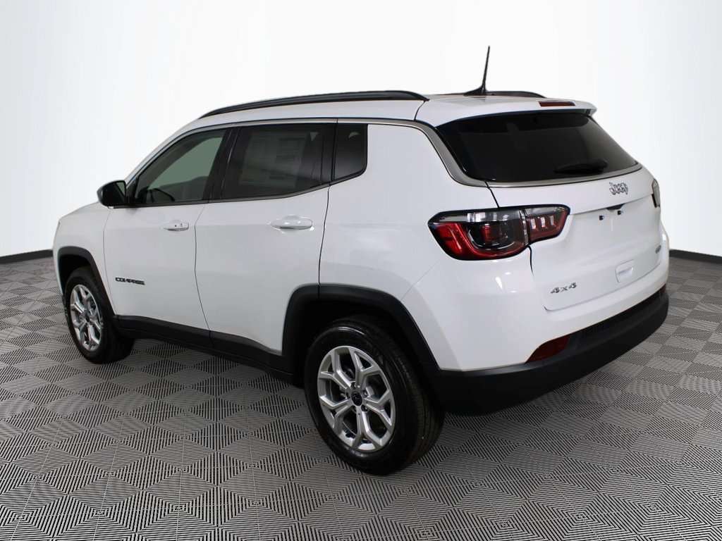 New 2025 Jeep Compass Latitude AWD/4WD image 3