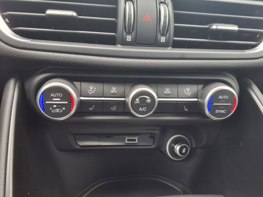 New 2025 Alfa Romeo Giulia w/ Driving Assist Package RWD image 9