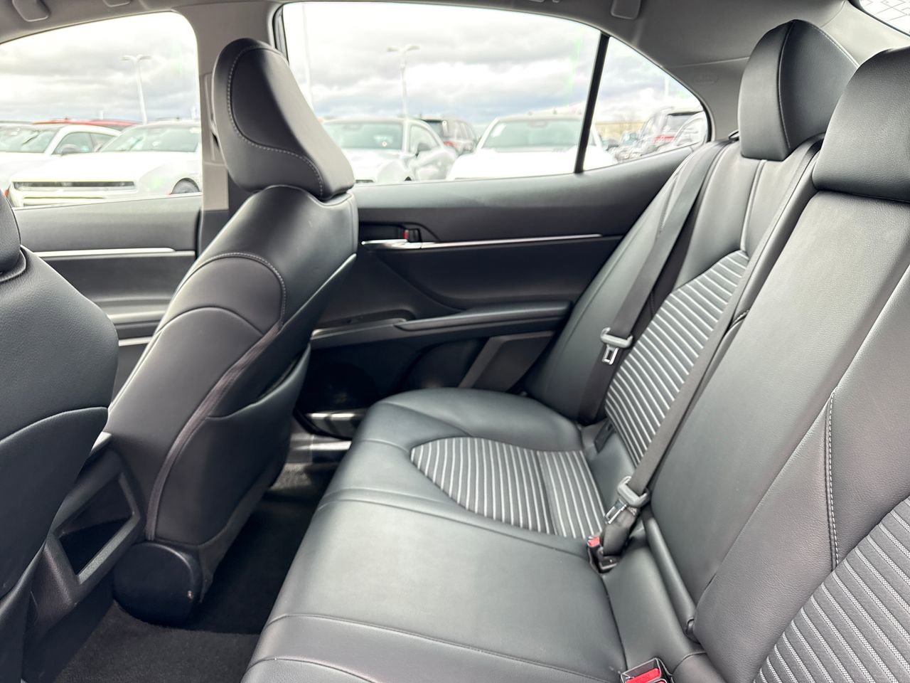Used 2024 Toyota Camry SE image 12