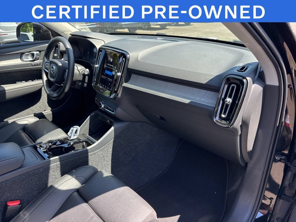 Certified 2025 Volvo XC40 B5 Plus AWD/4WD image 20