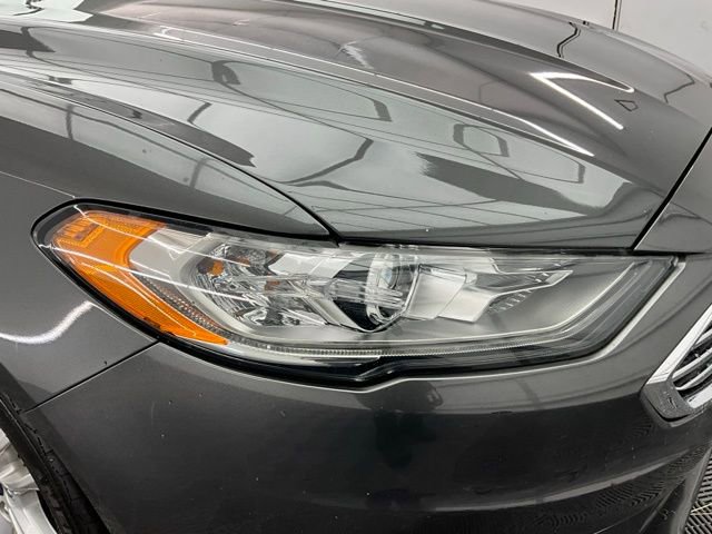 Used 2018 Ford Fusion SE w/ Fusion SE Technology Package image 25