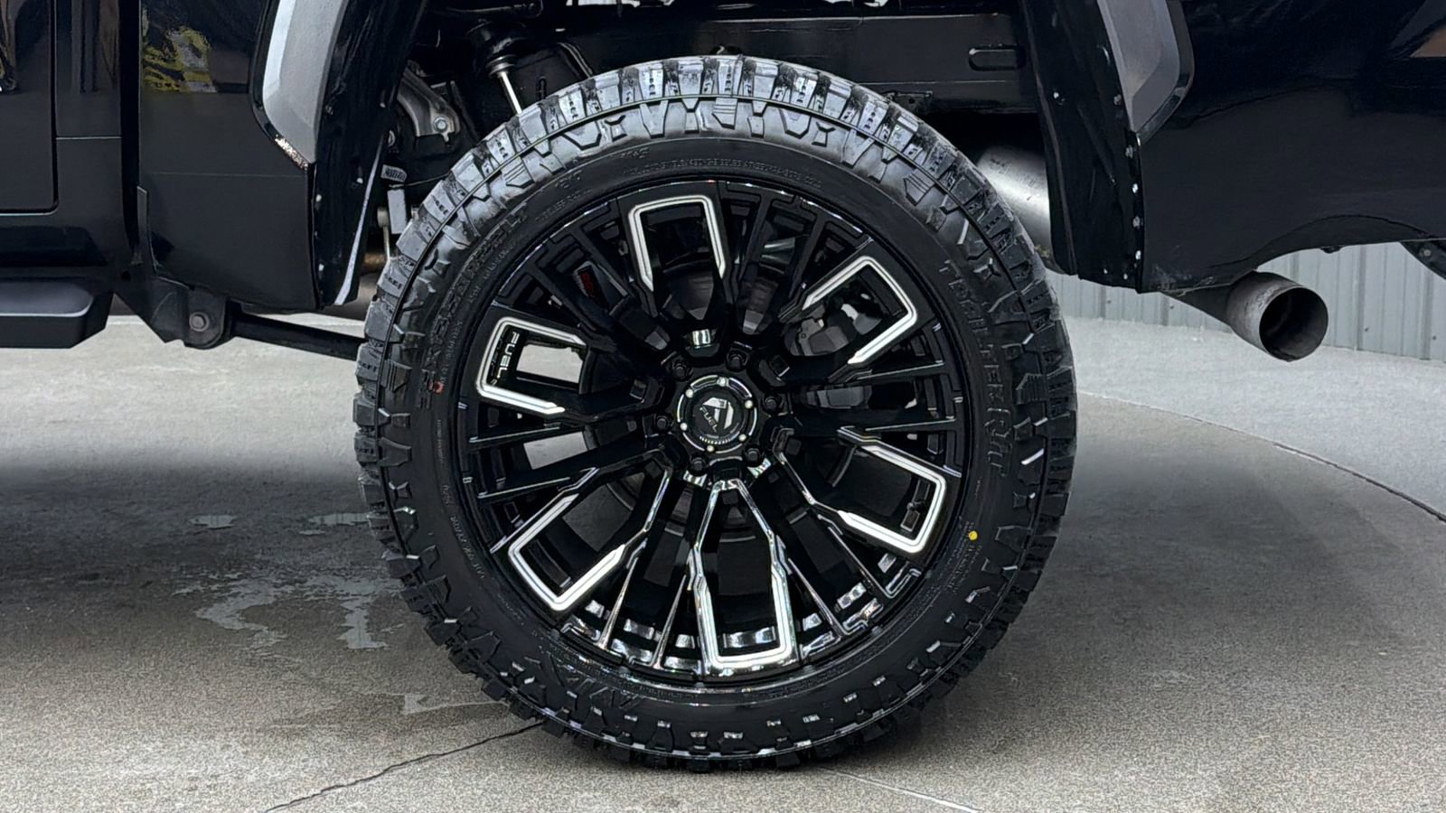 Used 2025 Toyota Tundra Limited image 12