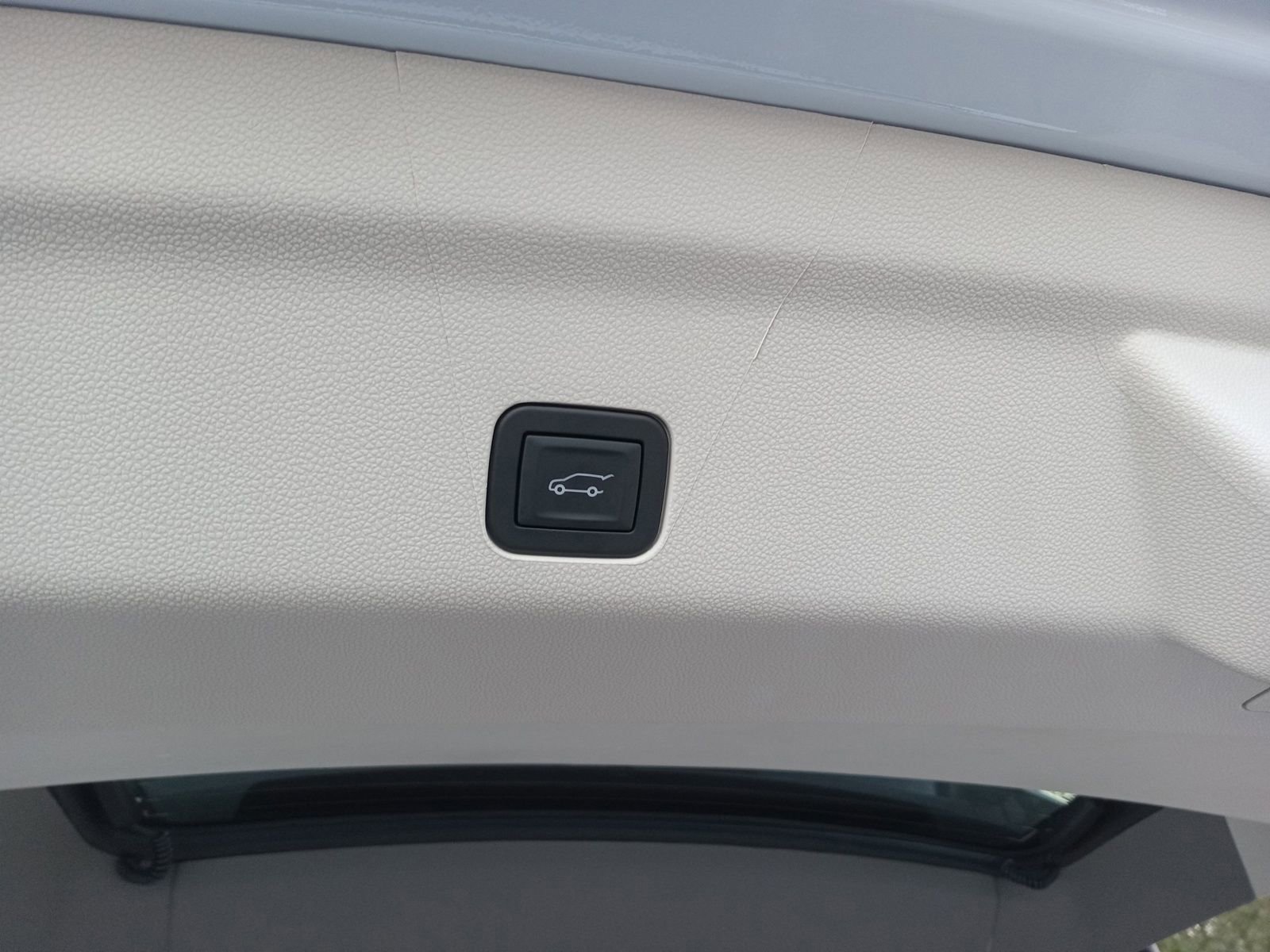 Used 2026 Cadillac Escalade Platinum Sport w/ LPO, ONYX Package image 26