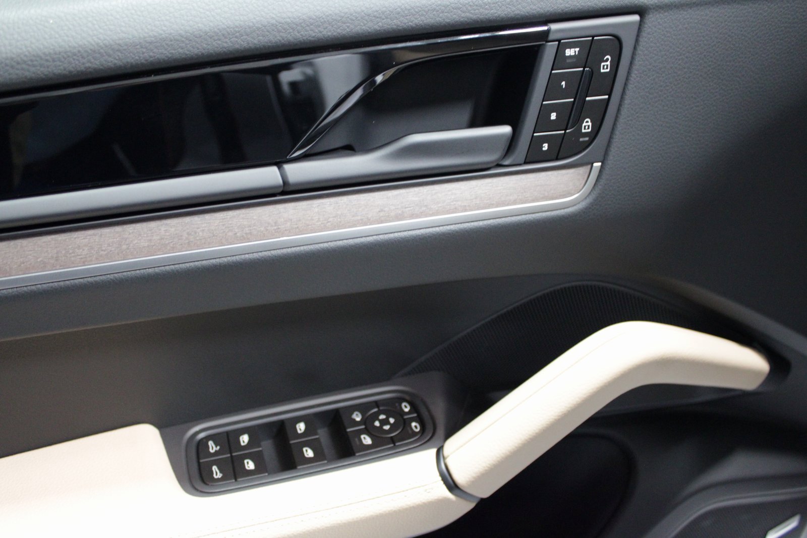 New 2026 Porsche Cayenne S image 21