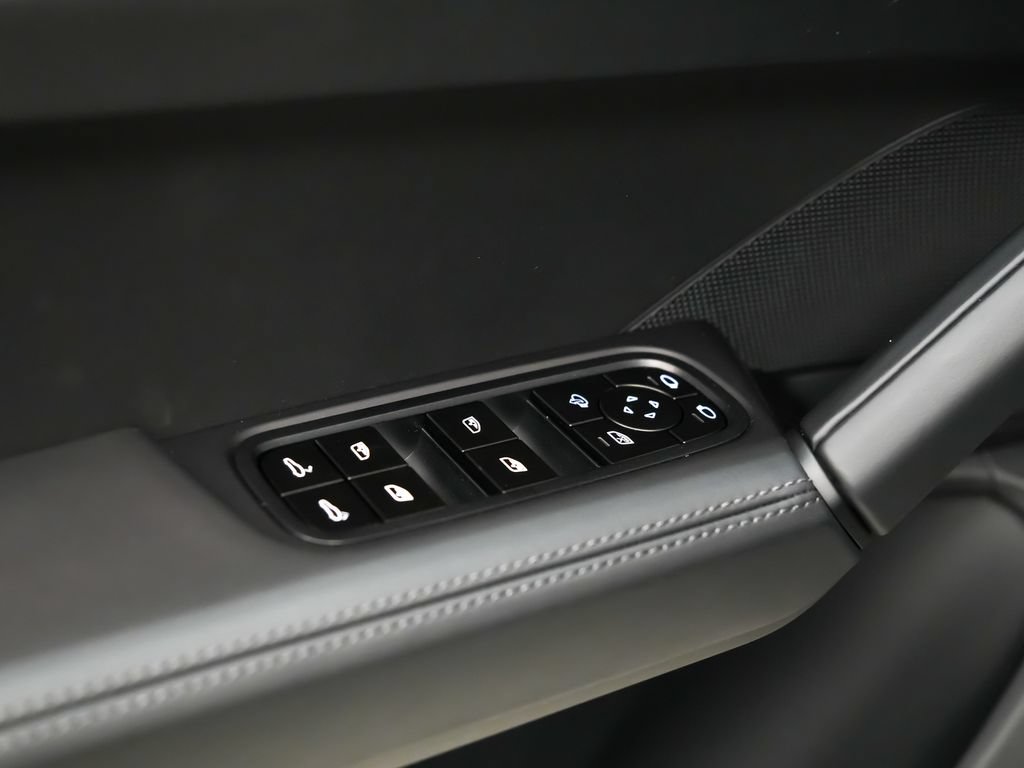 New 2026 Porsche Cayenne GTS AWD/4WD image 23