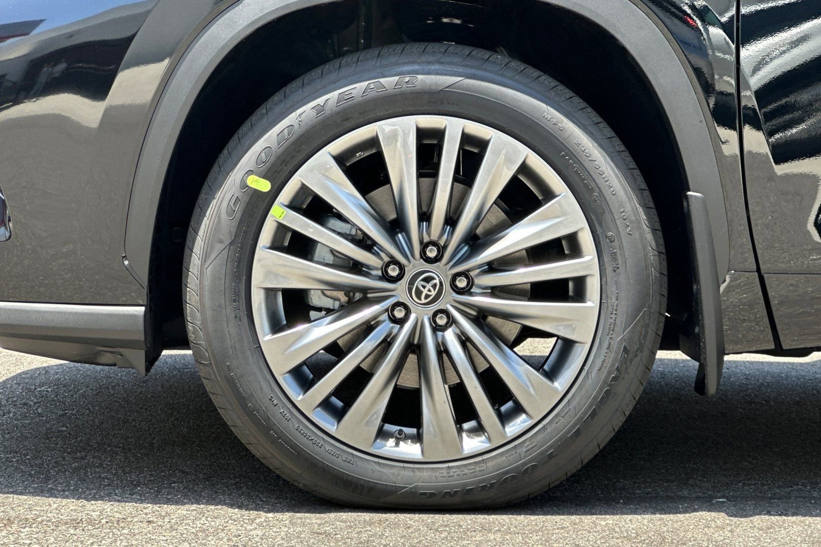 New 2025 Toyota Highlander Platinum AWD/4WD image 13