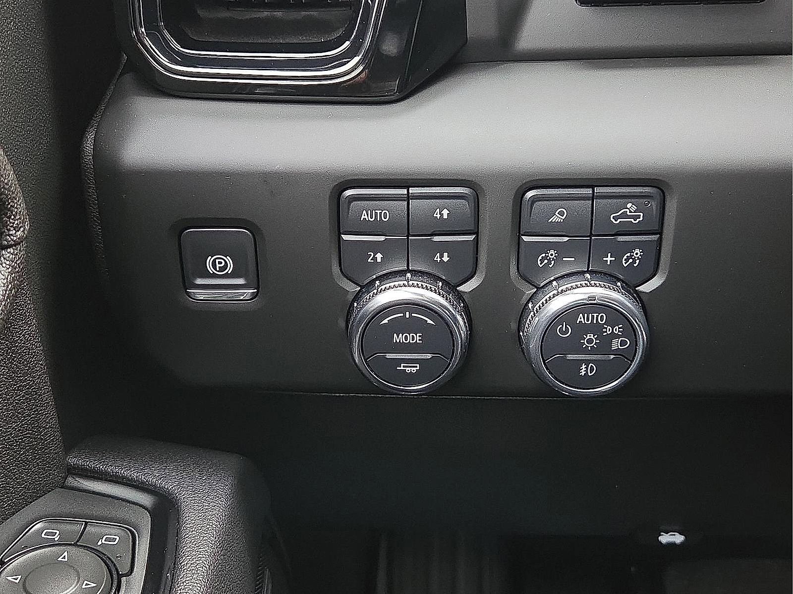 Used 2025 GMC Sierra 2500 AT4 w/ AT4 Premium Plus Package AWD/4WD image 20