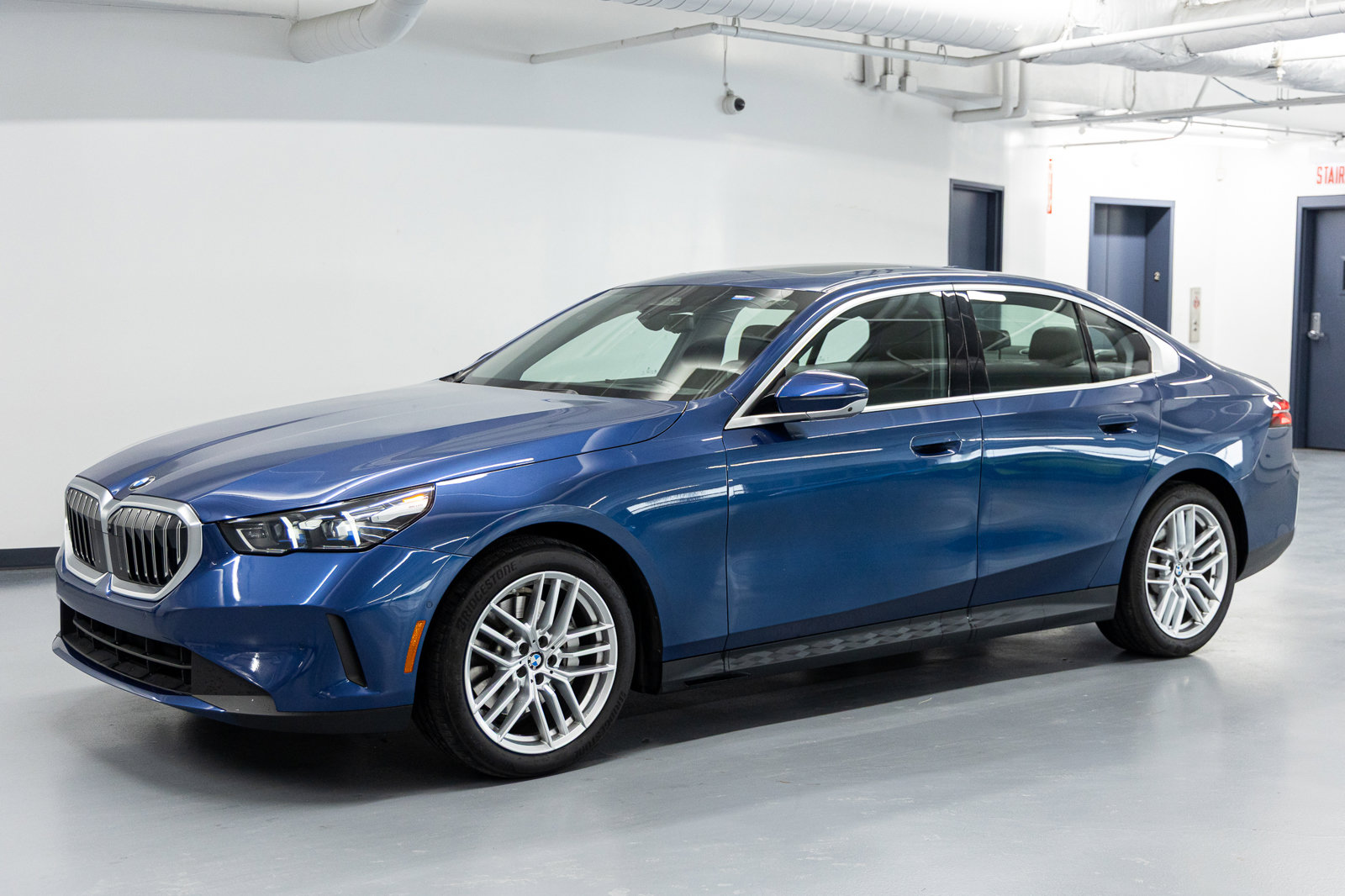 Used 2024 BMW 530i xDrive AWD/4WD image 1
