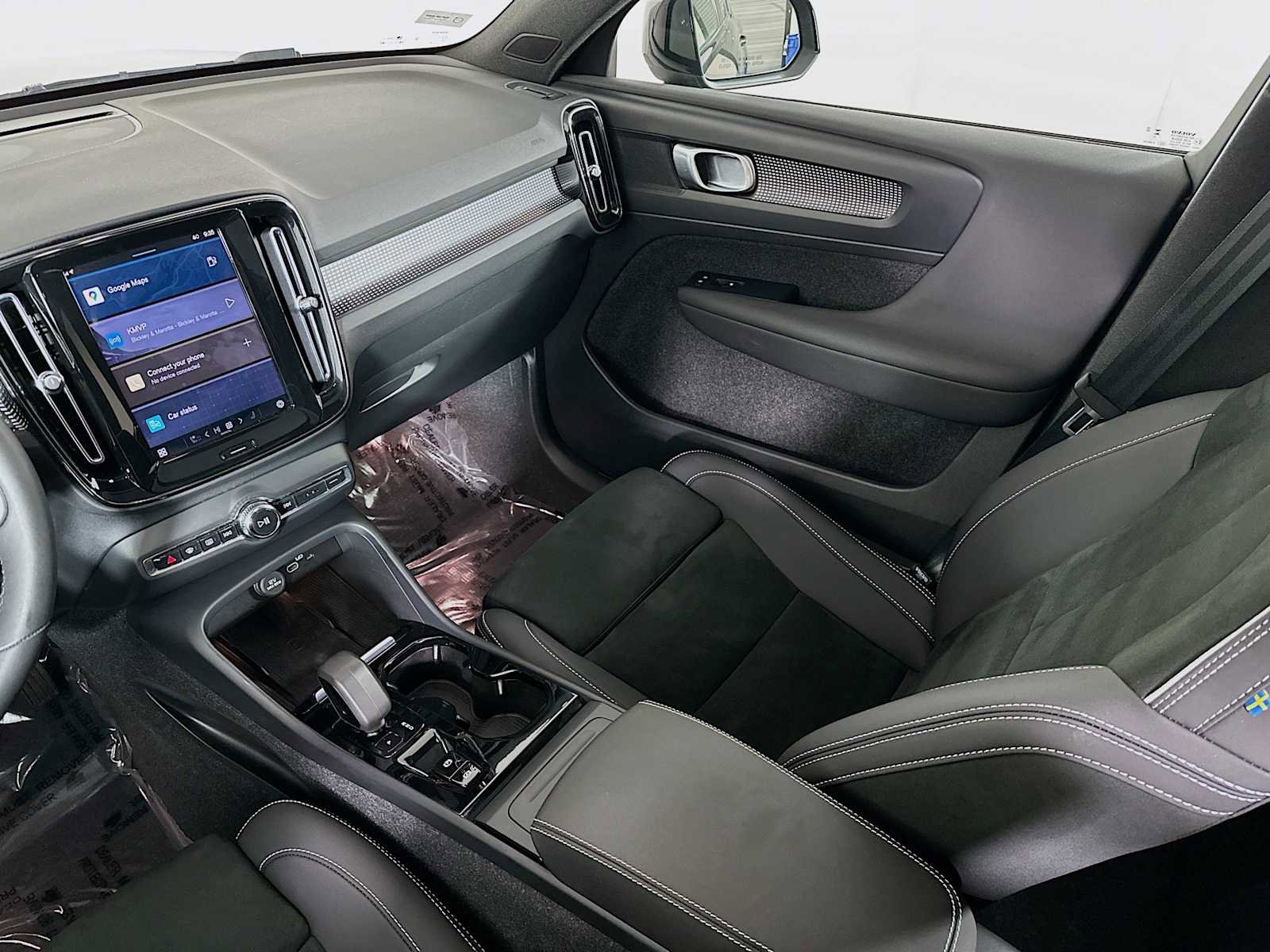 Certified 2023 Volvo XC40 B5 Plus w/ Climate Package image 22