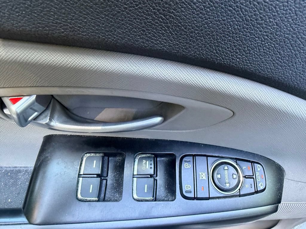 Used 2016 Kia Sedona LX w/ LX Convenience Package FWD image 9