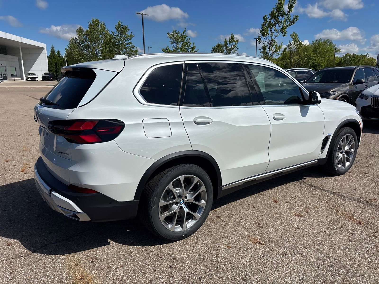 New 2026 BMW X5 xDrive40i AWD/4WD image 5