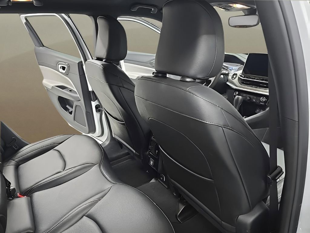 Used 2025 Jeep Compass Limited image 17