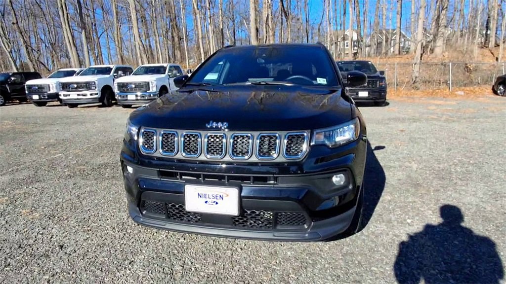 Used 2023 Jeep Compass Latitude image 3