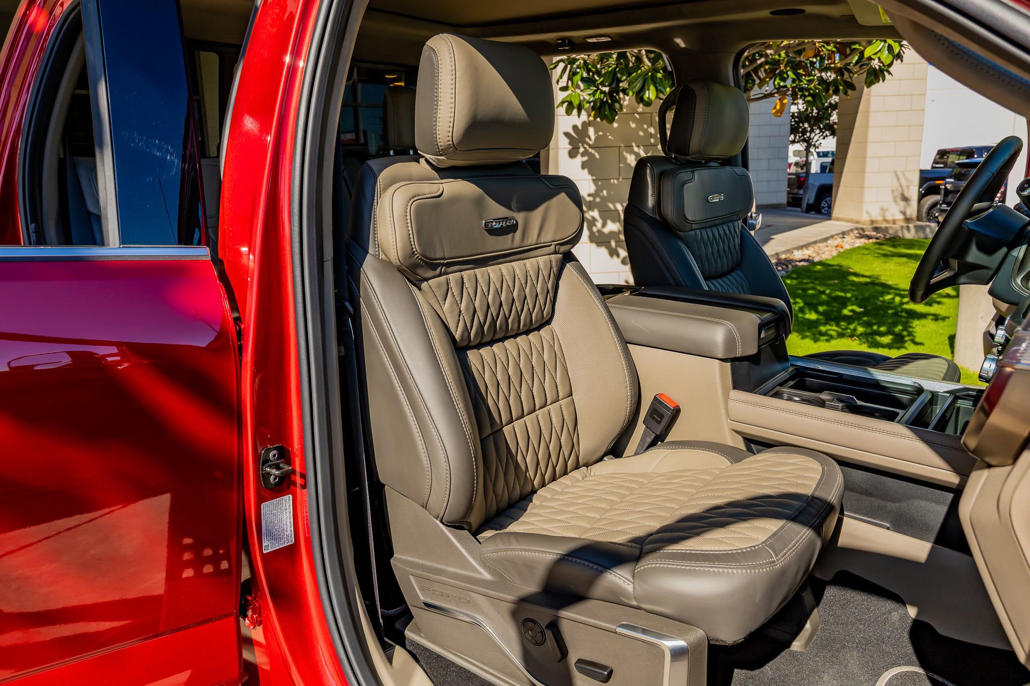 Used 2026 Ford F350 Platinum w/ Platinum Plus Package AWD/4WD image 32