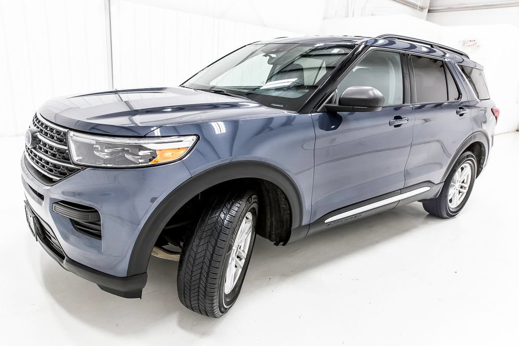 Used 2021 Ford Explorer XLT AWD/4WD image 2