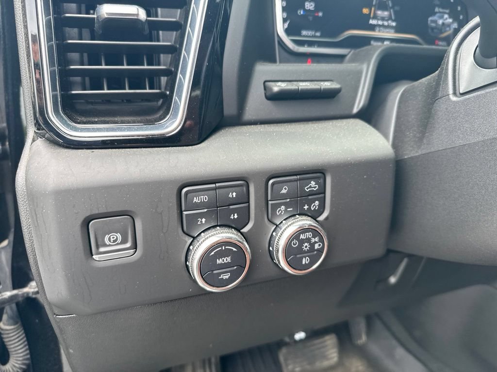 Used 2024 GMC Sierra 3500 Denali Ultimate AWD/4WD image 17
