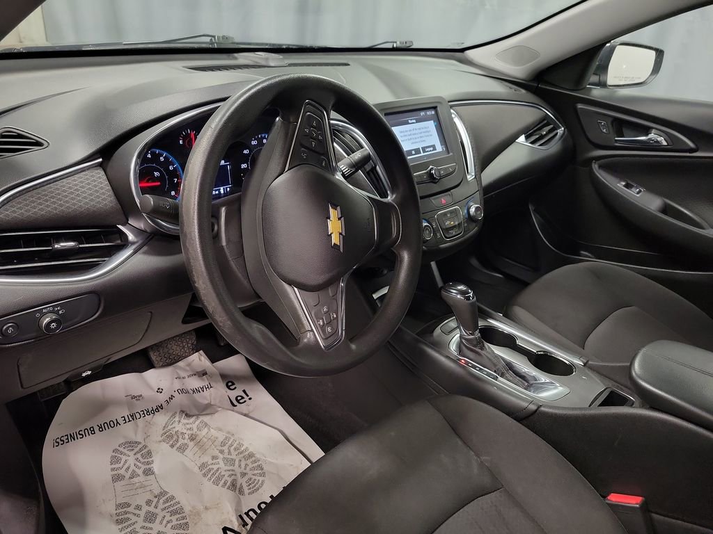 Used 2018 Chevrolet Malibu LT image 14