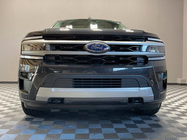 Used 2024 Ford Expedition XLT AWD/4WD image 3