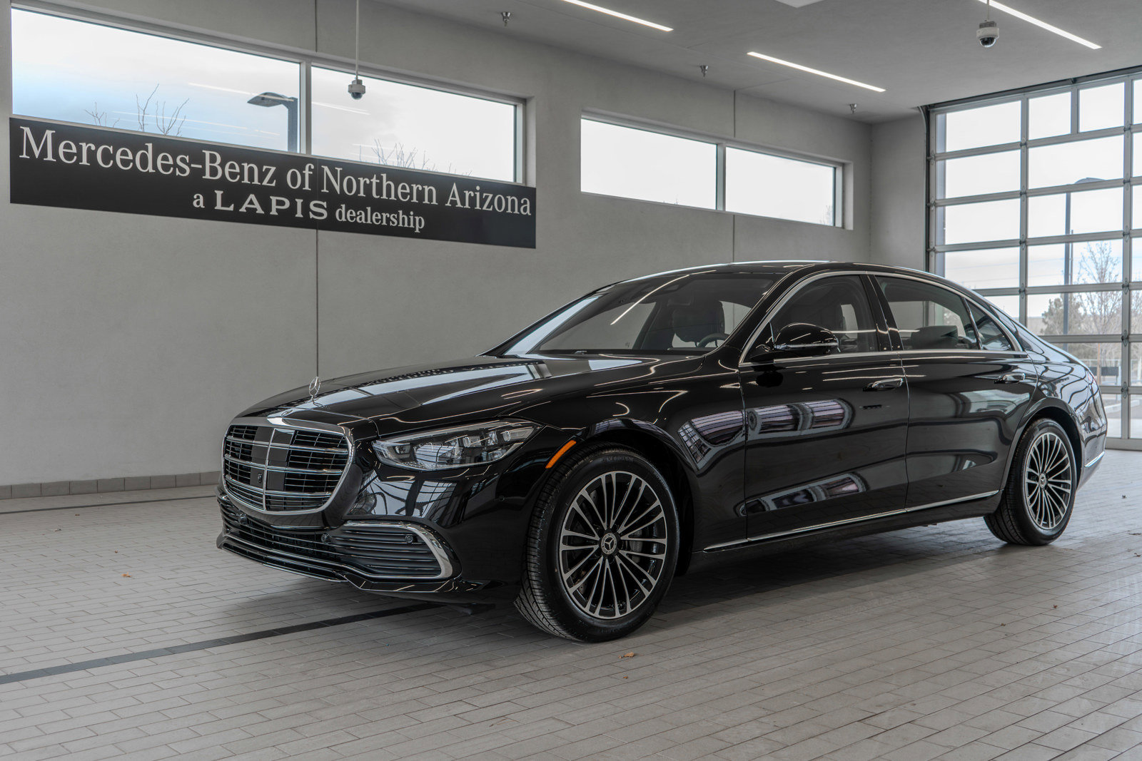 New 2025 Mercedes-Benz S 580 4MATIC Sedan image 3