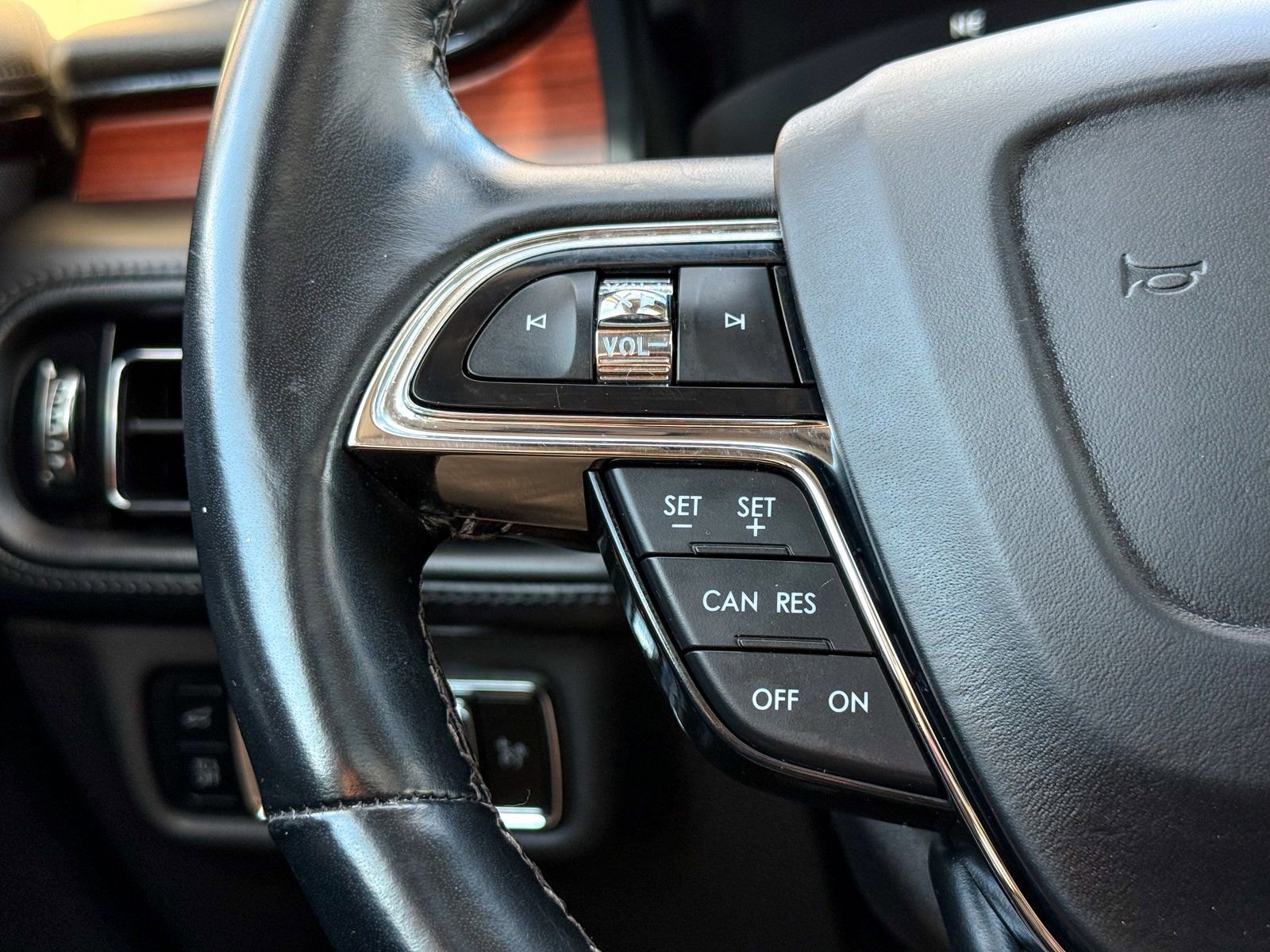 Used 2023 Lincoln Nautilus Reserve w/ Monochromatic Package image 37