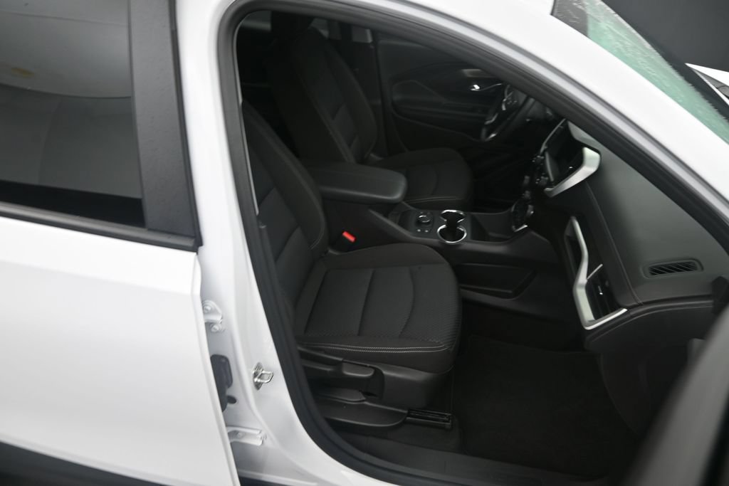 Used 2024 GMC Terrain SLE w/ Driver Convenience Package FWD image 11