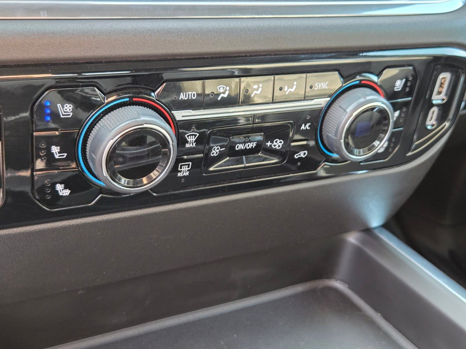 Used 2024 Chevrolet Silverado 2500 LTZ w/ LTZ Plus Package image 23