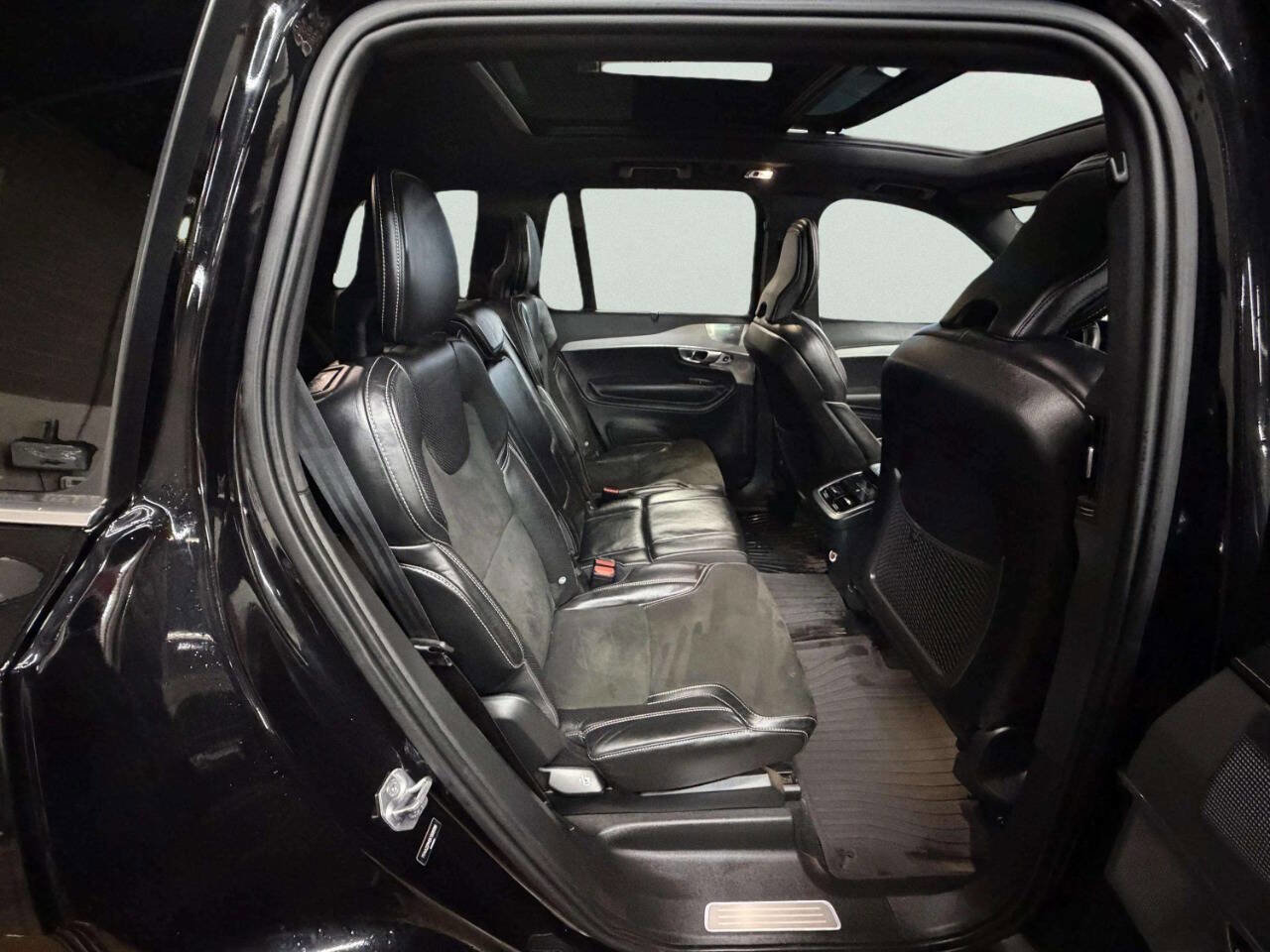 Used 2019 Volvo XC90 T6 R-Design w/ Protection Package Premier image 28
