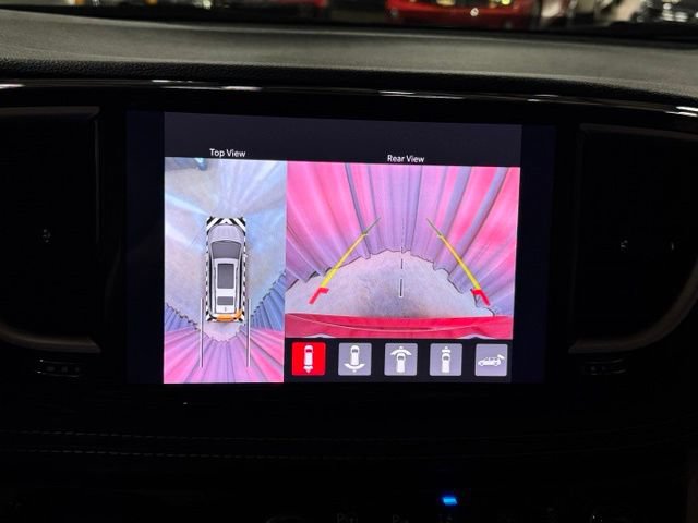 Used 2024 Chrysler Pacifica Touring-L FWD image 32
