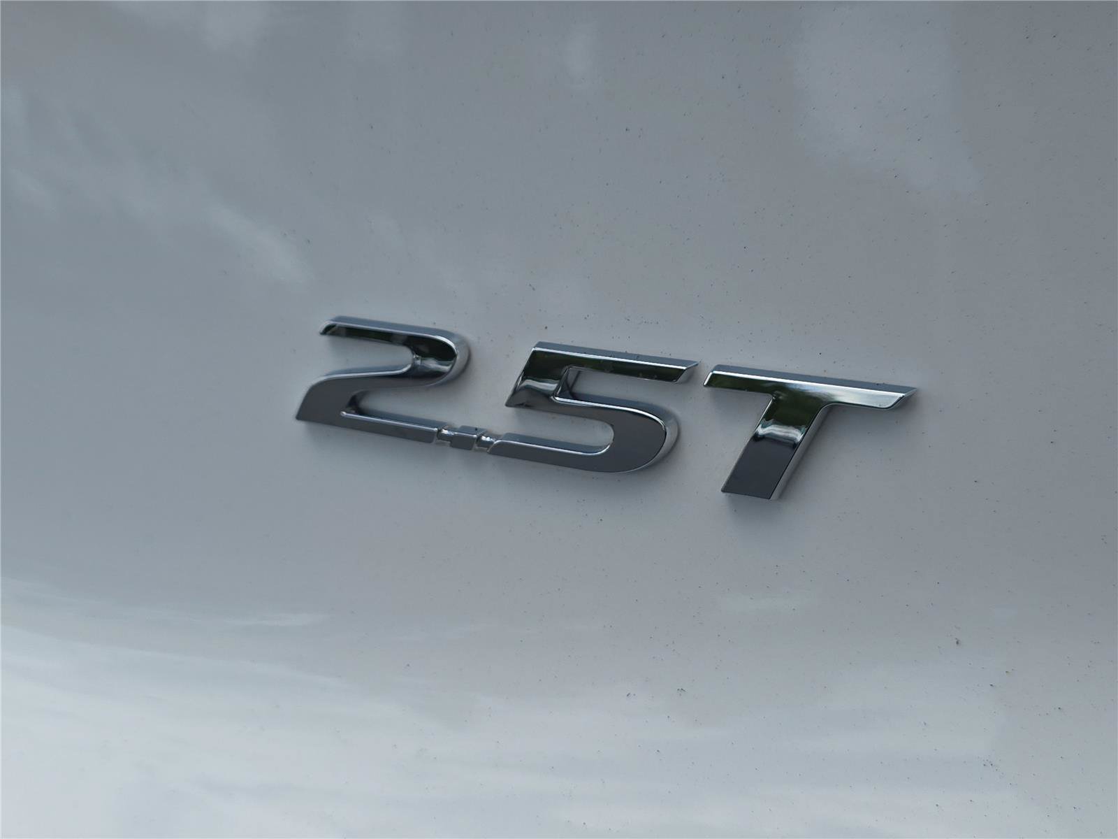 Used 2023 Hyundai Santa Fe Calligraphy FWD image 5