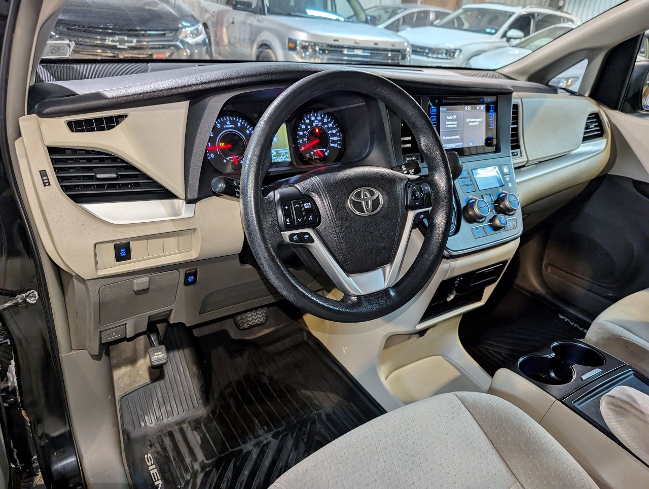 Used 2015 Toyota Sienna LE FWD image 15