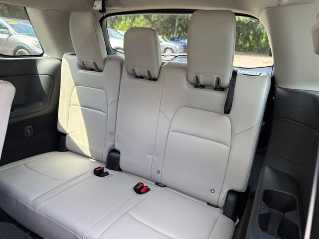 Used 2023 Nissan Pathfinder SL AWD/4WD image 17
