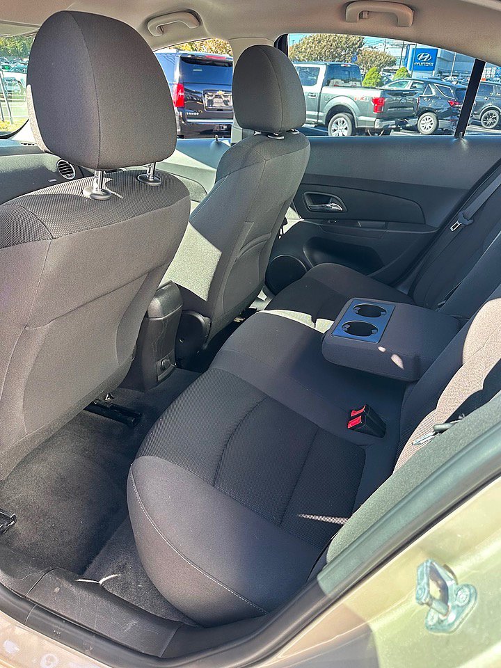 Used 2016 Chevrolet Cruze LT image 9