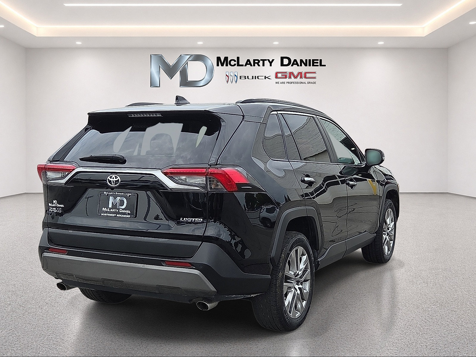 Used 2019 Toyota RAV4 Limited FWD image 14
