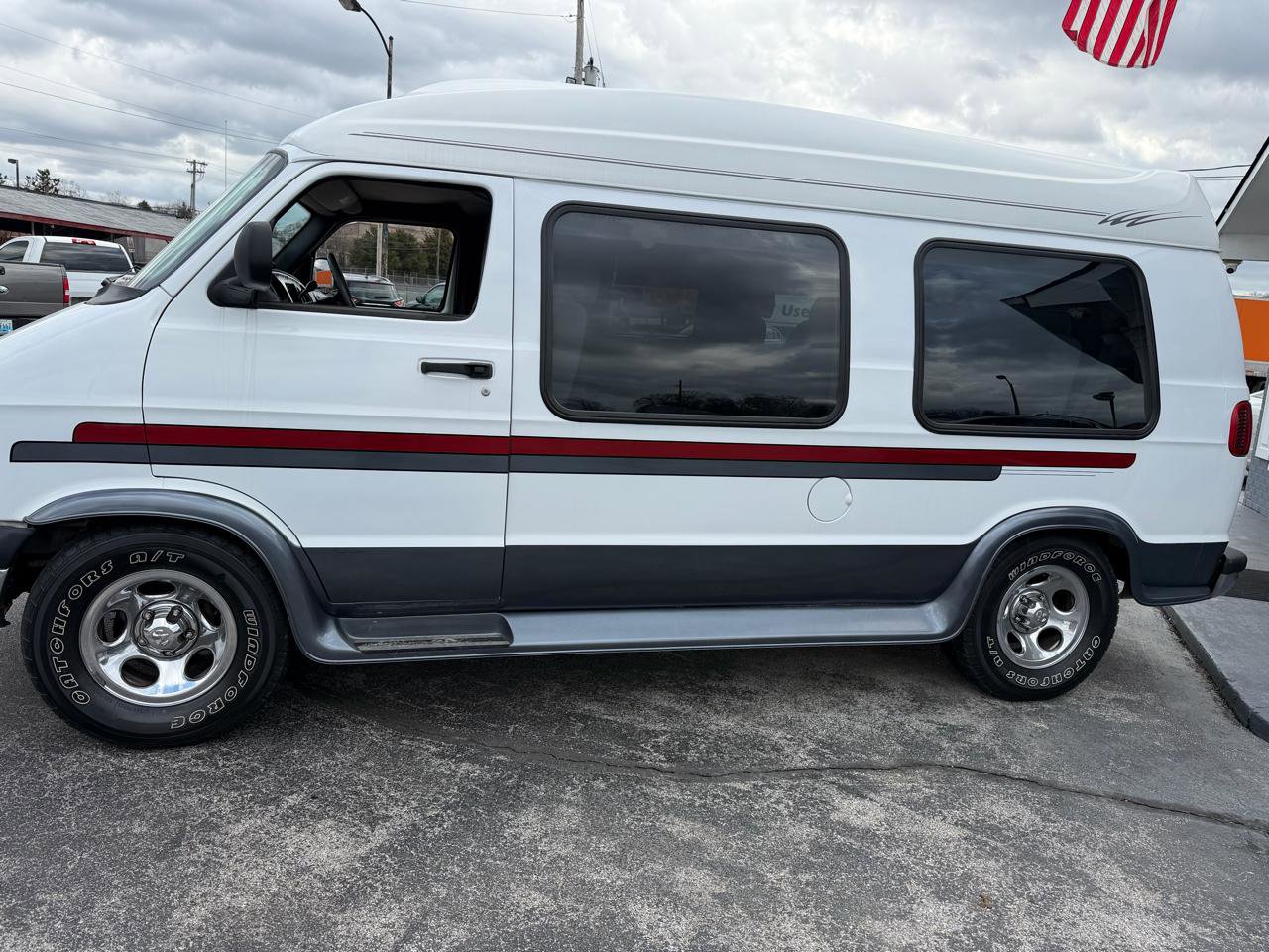 Used 2003 Dodge B1500 image 2