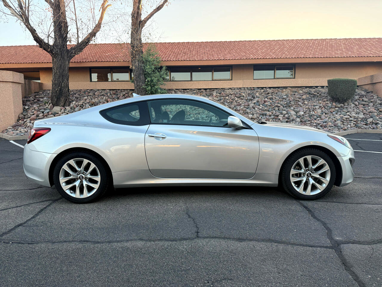 Used 2013 Hyundai Genesis 2.0T RWD image 2