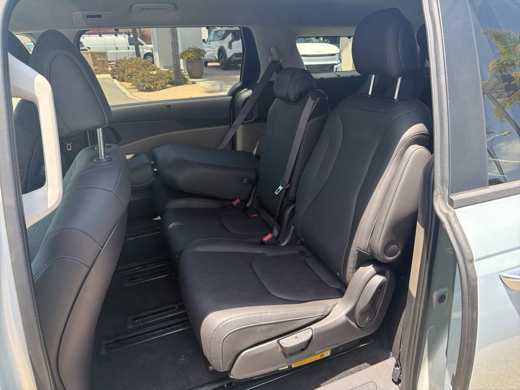 Certified 2026 Kia Carnival EX FWD image 8