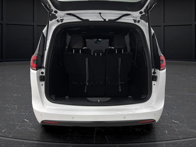 New 2026 Chrysler Pacifica Select w/ S Appearance Package image 13