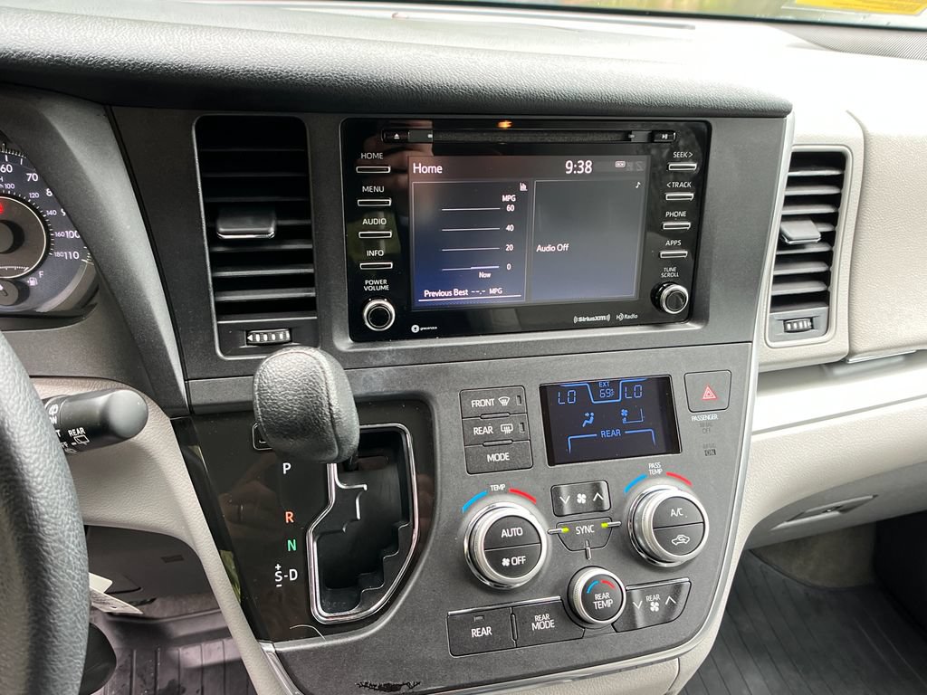 Used 2018 Toyota Sienna LE AWD/4WD image 16