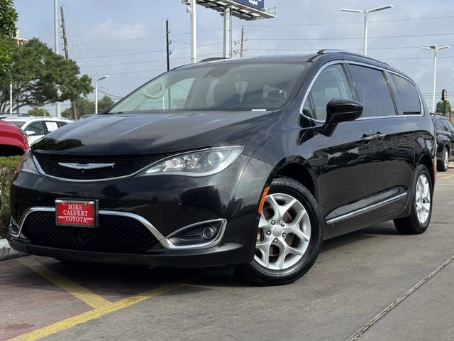 Used 2020 Chrysler Pacifica Touring-L Plus w/ Tire & Wheel Group FWD image 2