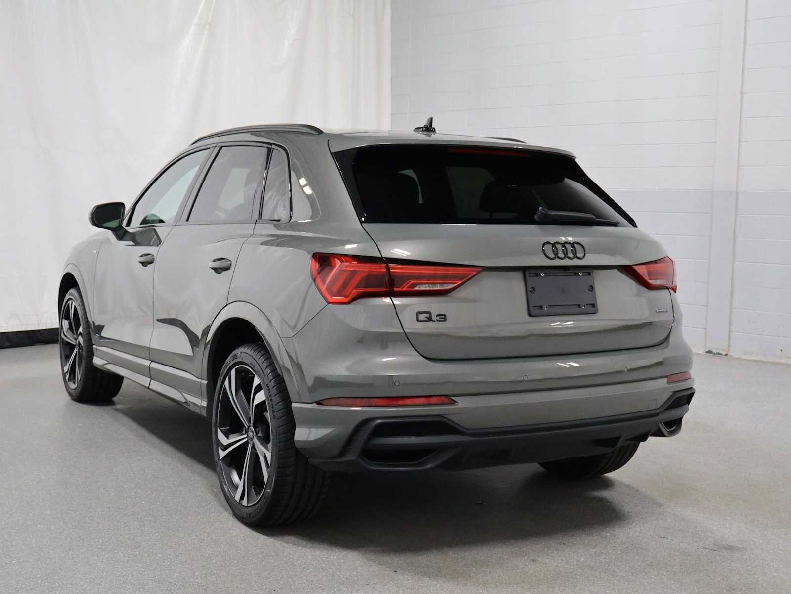 Used 2023 Audi Q3 2.0T Premium Plus w/ Premium Plus Package AWD/4WD image 3