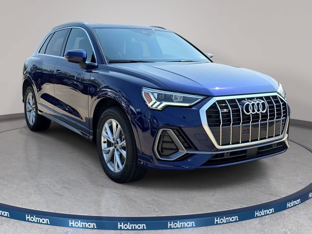 Certified 2024 Audi Q3 2.0T Premium w/ Convenience Package AWD/4WD image 3