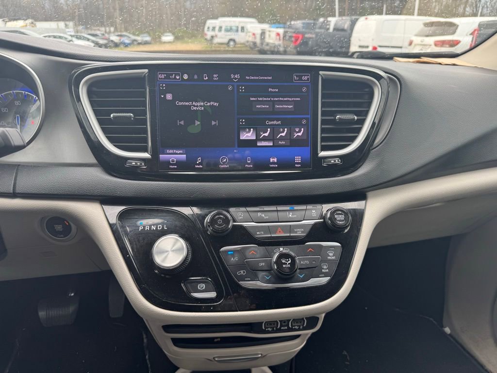 Used 2023 Chrysler Pacifica Touring-L image 19